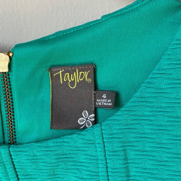 Taylor green A line dress - Picture 3 of 5